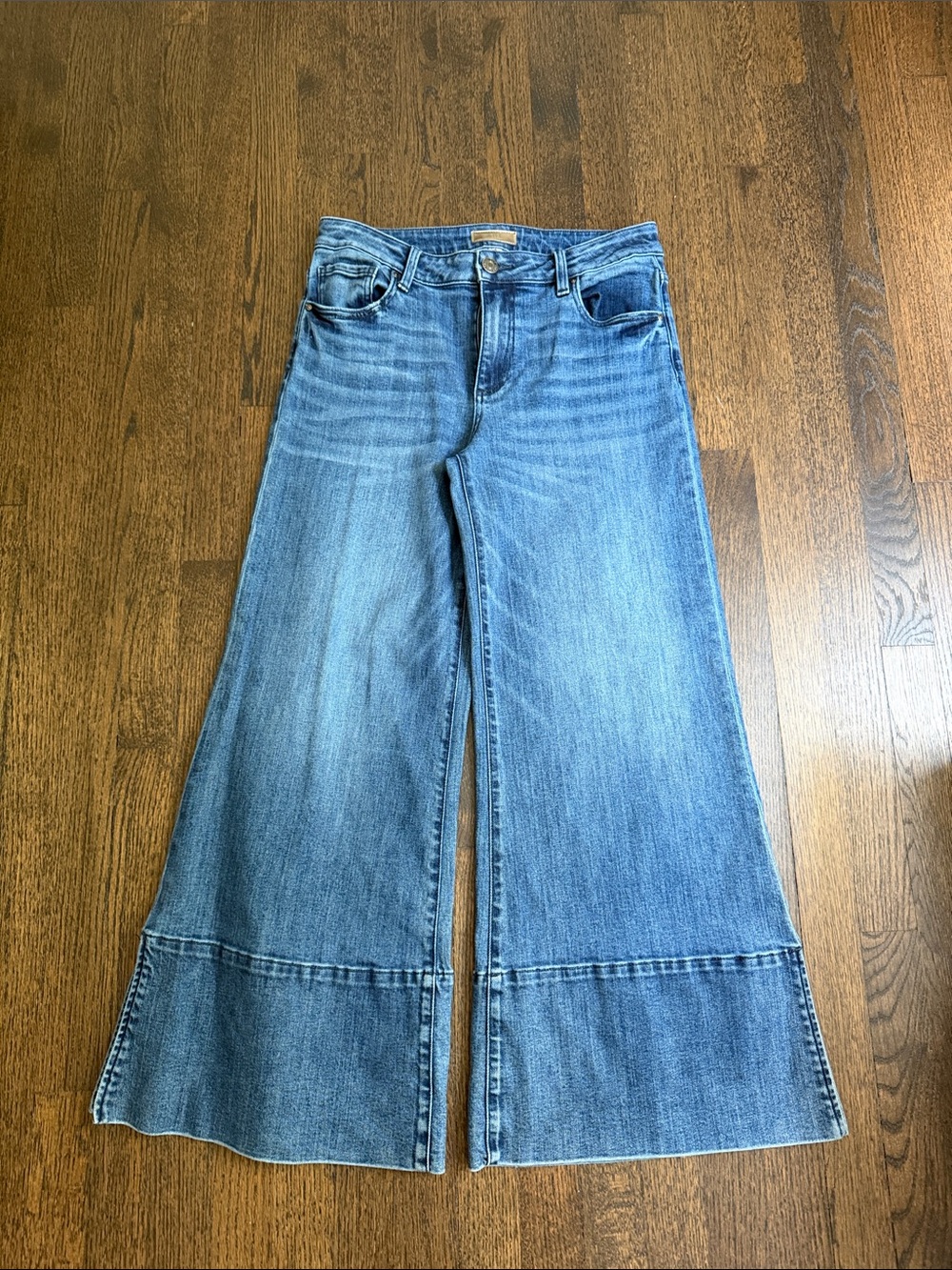 Kut from Kloth Goldie super flare.